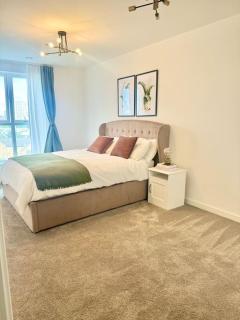 A Stylish Two Bedroom Modern Apartment with Parking - Barking - 4