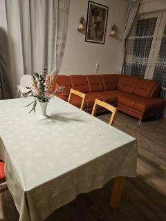 Zentral gelegene 3-Zi Wohnung - 2