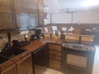 Ultimate 2 Bedroom House - Loaded with Amenities - Madison - 2
