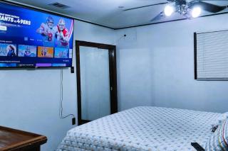 Ultimate 2 Bedroom House - Loaded with Amenities - 1