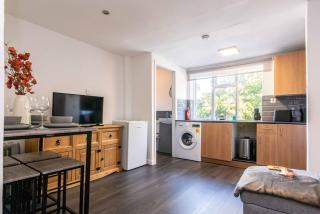 One Bed Apartment, Free Parking - Castle Donington - 5