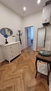 Margarets Apartment - 1