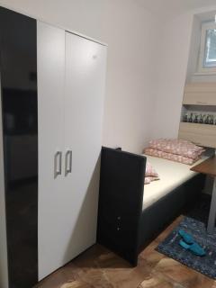 Basement Studio close to Train Station - 1