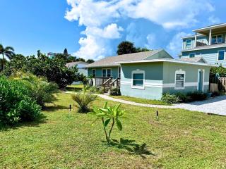 CB Beach House - Steps to The Sand, Surf and Sea - South Cocoa Beach - 9