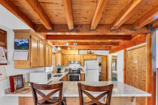 Mountain Retreat Near Ski Resorts and Lake - 9