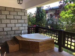Ape 1 - Jacuzzi e Vista parcial Mar - Bombinhas, SC - Bombinhas - 1