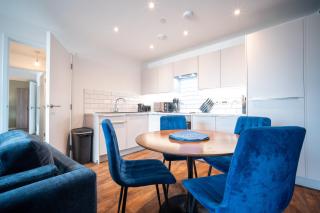 Cosy 2 Bedroom New Build Apartment in Digbeth, Birmingham City Centre - En-Suite & FREE Street Parking - Smart TV's on each Bedroom Wall - By MAEVELA Apartments - Birmingham - 5