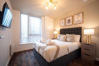 Cosy 2 Bedroom New Build Apartment in Digbeth, Birmingham City Centre - En-Suite & FREE Street Parking - Smart TV's on each Bedroom Wall - By MAEVELA Apartments - Birmingham - 9