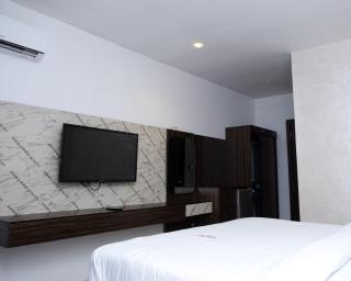 Formula 2 Hotels and Suites - Ewu - 6