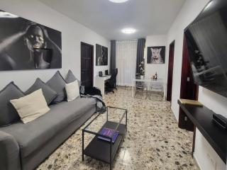 Affordable holiday accommodation for large families and groups at Las Canteras beach with 3 Bedrooms and Free Parking - 1