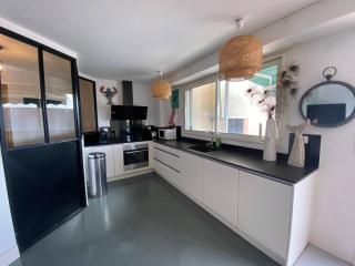 T3 Confort avec Clim et Wifi, Terrasse, 300m Commerces, Plage à Proximité, Parking Privé - FR-1-81-623 - 8