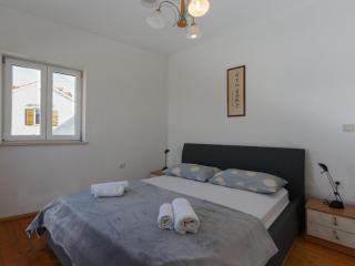 Apartment Perina - Comfort Two Bedroom Apartment with Terrace and Sea View - 5