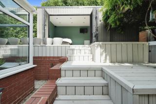 Carden Villa 4 Bedroom House With Hot Tub Pet Friendly - Brighton & Hove - 1