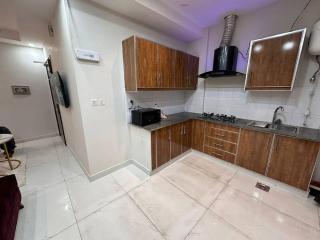 The Cozy Corner luxurious apartment & hotel - Lahore - 3