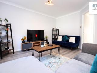 Spacious 3 Bed Home In The Heart Of Bridgend - By EKLIVING LUXE Short Lets & Serviced Accommodation - Bridgend - 0