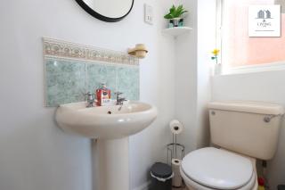 Spacious 3 Bed Home In The Heart Of Bridgend - By EKLIVING LUXE Short Lets & Serviced Accommodation - 2