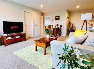 Cozy Home in Central Millwater - Auckland - 8
