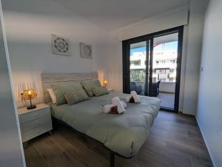 Poolside 2BR apartment Villamartin - 1