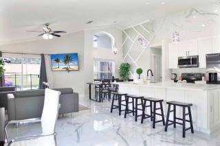 Modern Luxe Vacation, close 2 Disney, Heated Pool - 0