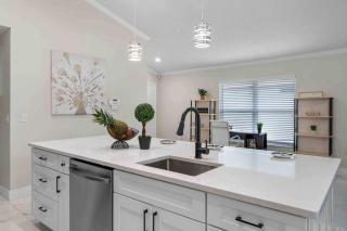 Modern Luxe Vacation, close 2 Disney, Heated Pool - Davenport - 7