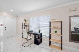 Modern Luxe Vacation, close 2 Disney, Heated Pool - Davenport - 3