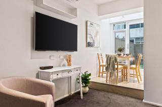 A Cozy CBD Studio Near Melbourne Central - 9
