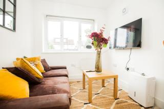 Coombe Hill 2 bedroom House & Parking - Londra - 9