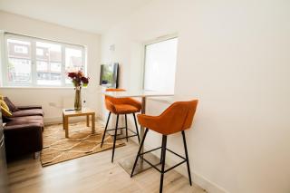 Coombe Hill 2 bedroom House & Parking - Londra - 5