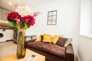 Coombe Hill 2 bedroom House & Parking - Londra - 4