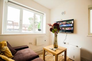 Coombe Hill 2 bedroom House & Parking - Londra - 3