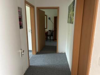 Ferienwohnung für Monteure 3 Zi, Wohnzimmer 1x, Küche, Bad, 1Gäste WC - Bliesmengen - 6