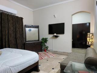 Green Residency, Eco-Friendly Guestrooms available for Families near Islamabad and Murree - 5
