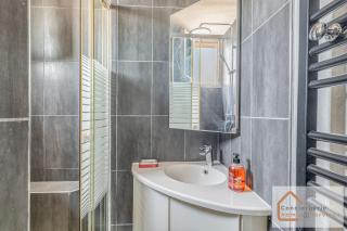 Jolie T3 50m² (+-), balcon, parking, commodités - 3