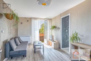 Jolie T3 50m² (+-), balcon, parking, commodités - Vénissieux - 0