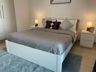 Daisy Hill 1BR Waters Edge Canal View Theme Parks Yas island - Abu Dhabi - 3