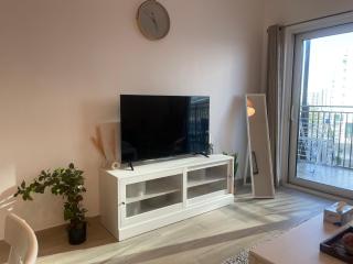 F1 - Daisy Hill 1BR Waters Edge Canal View Yas island - Theme Parks - 7