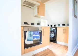 Travellers Stays In The Heart Of Orrell Park - Liverpool - 7