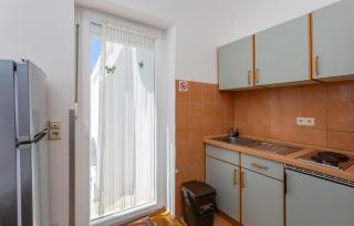 1 Bedroom Lovely Apartment In Jurandvor - Jurandvor - 5