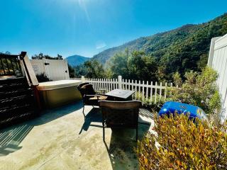 Happy Hedgehog River Views Hot Tub Private - Ahwahnee - 8