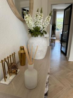 Luxury High Street Apartment - 2
