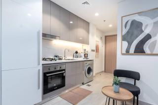 Cozy Studio in Azizi Riviera - Dubai - Dubai - 2