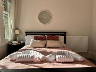 Charming & Cozy Richmond Retreat - Twickenham - 9