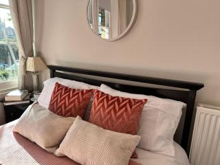 Charming & Cozy Richmond Retreat - Twickenham - 1