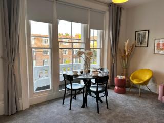 Charming & Cozy Richmond Retreat - Twickenham - 7