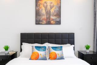 Airy Apartment with Gym, Stunning View at Riverside - Nairobi - 4