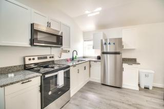 Walk to Lake Cozy Grove Cabin with Fire Pit - 1