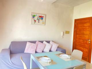 KING Double Bedroom with Private bathroom ,Shared Apartment next to bus stop! Best for tourists! - Misraħ Il-Barrieri - 3
