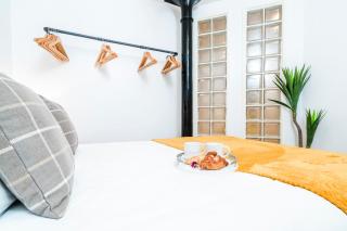Cavern Quarters, Beautiful Two Bedroom City Centre Apartment by Garudy Serviced Apartments and Short Lets - perfect for longer stays - Liverpool - 1
