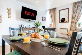 Cavern Quarters, Beautiful Two Bedroom City Centre Apartment by Garudy Serviced Apartments and Short Lets - 8