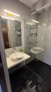 Pendennis Fern - 4-Bedroom Luxury Retreat with Rooftop Pool in Central Colombo - 3